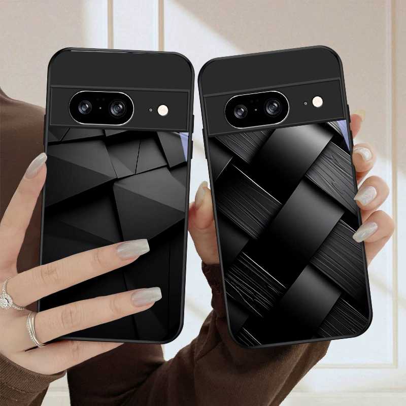 غطاء هاتف زجاجي أسود بنمط هندس - مراجعة Google Pixel 9 Pro وسعره