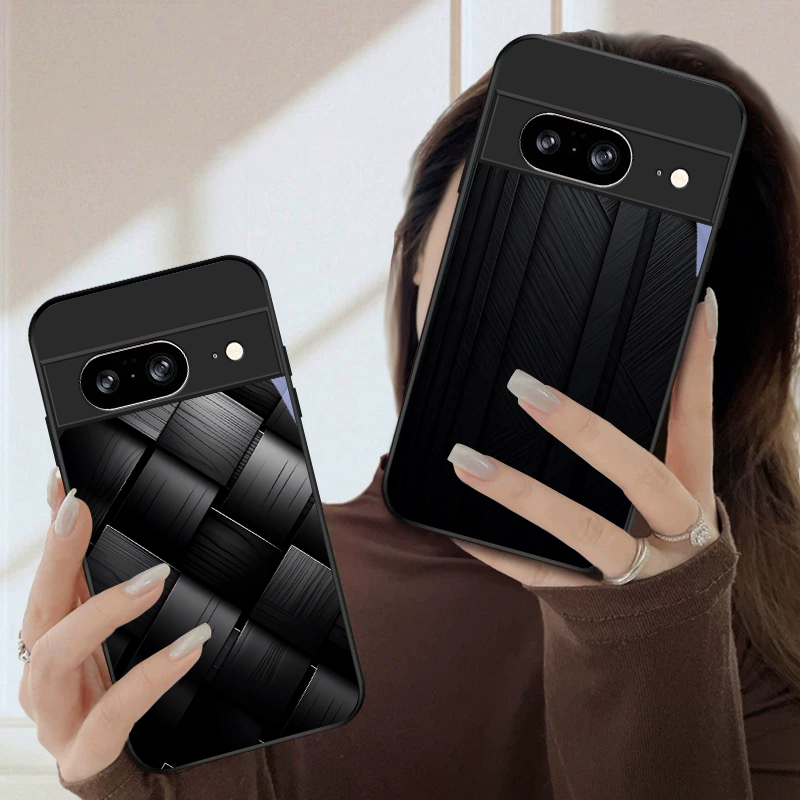غطاء هاتف زجاجي أسود بنمط هندس - مراجعة Google Pixel 9 Pro وسعره